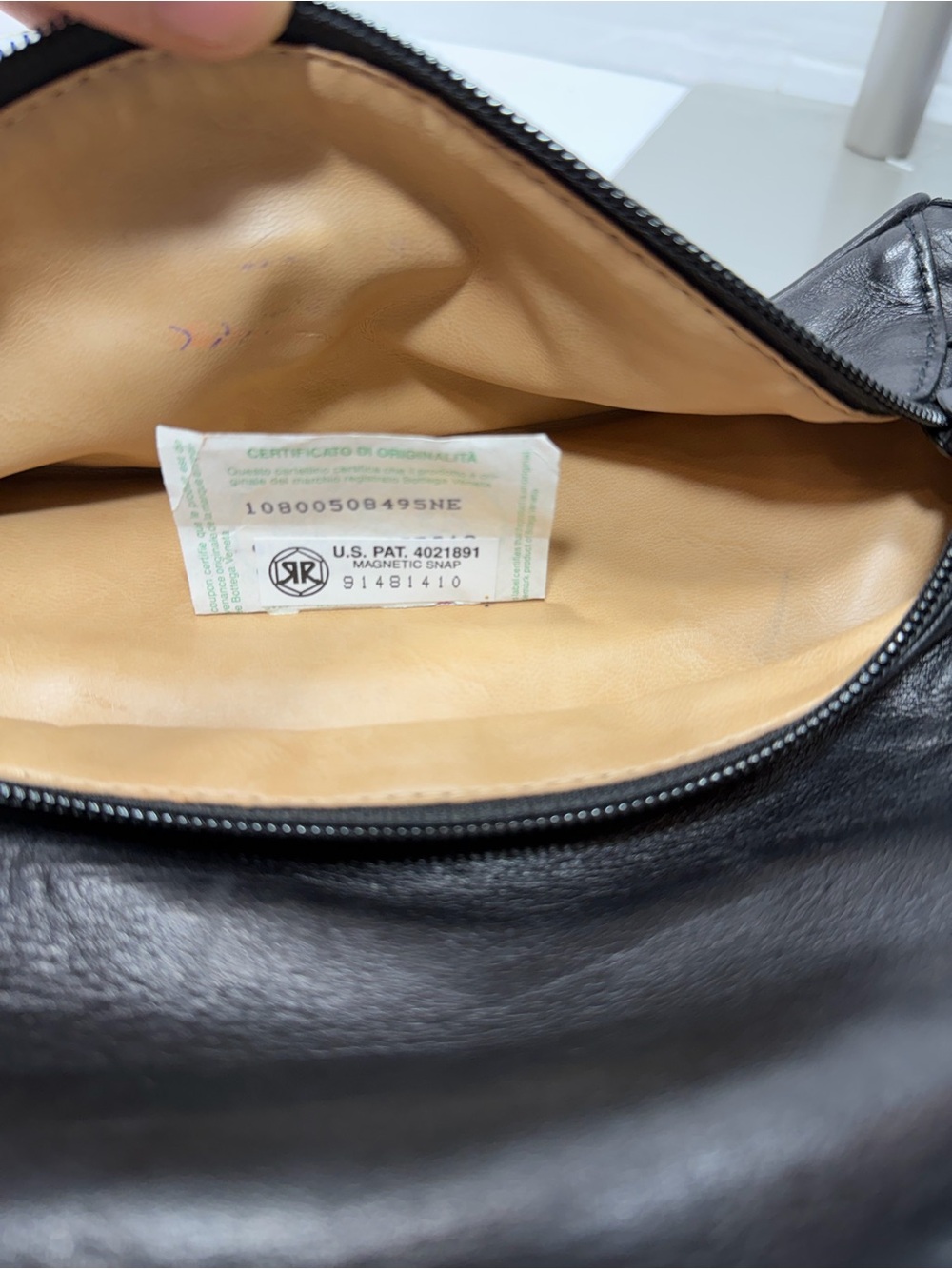VINTAGE BOTTEGA VENETA Black Leather Shoulder Bag with Gold Chain Strap - Picture 7 of 8